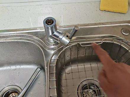 分享更换水龙头时,固定螺丝拆不下来,怎么拆?拆水龙头视频方法 #水龙头拆卸教程 #水龙头拆卸扳手 #水龙头拆卸套筒 #水龙头拆卸工具 #水龙头拆卸