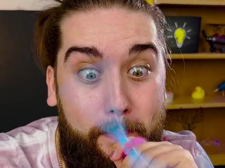 做直升机螺旋桨,点个赞可好?#手工diy #爱手工爱生活 #简单折纸 #创意设计 #艺术创想手工