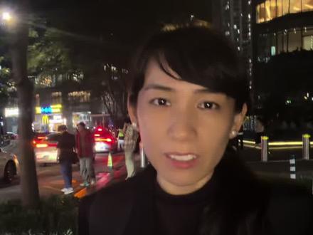 你可以通过微-信指挥龙虾干活了 昨天微~信更新了一个新版本,提供了一个微~信Clawbot的插件,支持给你的龙虾发消息,指挥Agent干活了。我参考了别人调通Claude Code的技术路线,把Code Buddy调通了,而且还根据我的需求增加了状态反馈、传输文件和解析语音的功能,让我这个非程序员也开始愿意指挥AI改代码了,太有成就感了,神奇的AI #龙虾 #AI #OpenClaw