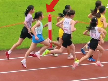 12岁的小孩姐,领先超50米断崖式夺冠,5年级达标国家二级运动员 #田径比赛 #中长跑 #童馨然 #体育生