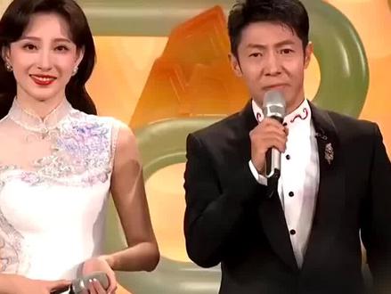 魔术与主持完美结合,尼格买提展现多才多艺。#尼格买提终于对上了