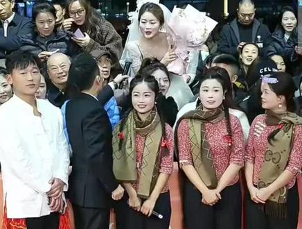 安徽美女向图图表白求婚。我们一起来看看最终结果如何?直播精彩分享。@索图 @索图(小号) @木家红裤子 #快来围观 #热门🔥 #婚礼 #表白#索图大舞台