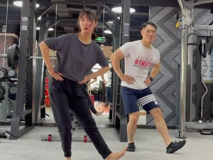 趣味有氧瘦身舞,简单易学,小朋友也可以跟着跳起来#燃脂 @探骊