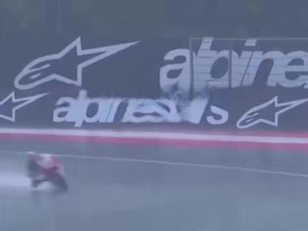 这就是摩托车比赛,在国内活不起来的原因#摩托车 #极限运动 #体育 #运动 #赛车