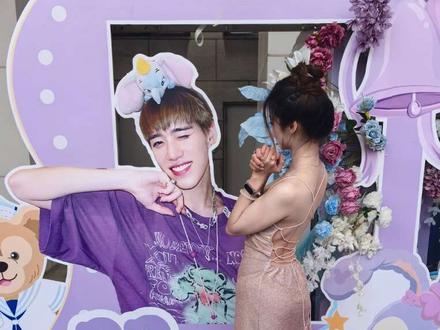 我上大屏全过程来啦!作为PP首次内地见面会的首场的第一个被点到的人,谁懂三首次的含金量!我真的超幸福超幸运!#ppkritt #bkpp #pp上海 #追星女 #超幸运