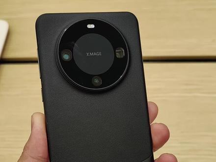 Mate60标准版这个手感真不错,还是直屏!#Mate60 #mate60pro #华为