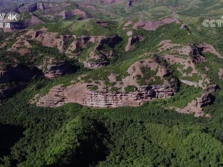 火石寨,位于宁夏西吉县,是黄土高原上的丹霞奇景,具有很高的美学价值和科研价值。
