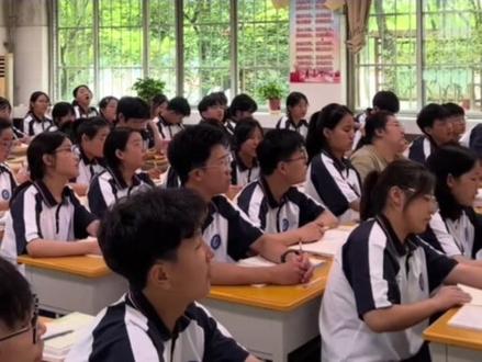 高考史上的两位学霸,一位考了750分,另一位考749分