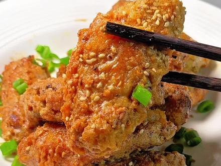谁能拒绝这样一份咸蛋黄鸡翅?沙沙的口感,外酥里嫩,太香了! #美食小技巧 #动手自己做美食 #咸蛋黄鸡翅 #鸡翅的神仙吃法 #鸡翅的100种做法