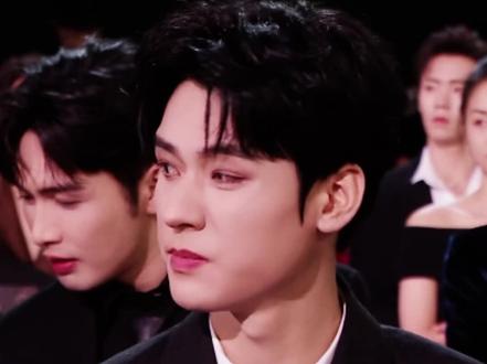 星光大赏现场被cue到的龚俊#龚俊 #龚俊星光大赏 #星光大赏 #龚俊地球超新鲜 #龚俊亲吻鲨鱼