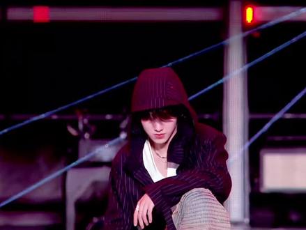 谁被左奇函的rap实力狠狠拿捏了!咬字节奏全在线,舞台感拉满✨#左奇函四代第一rap担 #左奇函#入局