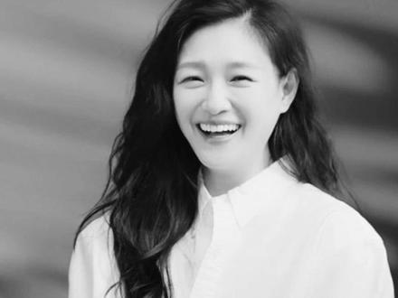 大S雕像正式完工,裹着黑帆布等忌日揭晓,现场曝光和高以翔为邻 #大S #具俊晔