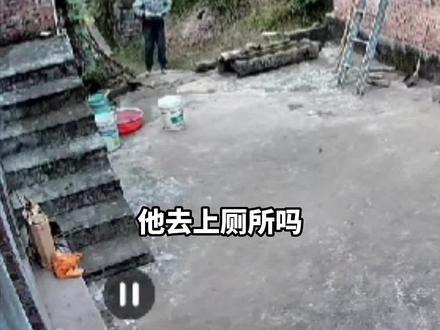 11月1日,重庆,男子大便后用独居老人做饭水桶舀子洗屁股,女儿:非常恶心特别生气,像是故意的