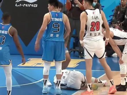 广东队最新消息:徐杰伤情出炉,杜锋遇大麻烦,胡明轩被怒批#CBA #广东男篮#徐杰