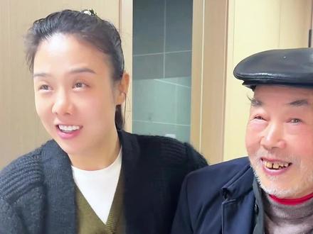 家人闲鱼,灯火可亲,便是最好的光景,我们穷极一生追求的幸福,到头来不过是人世间最平凡的亲情,视频有点长请大家耐心看完#隔辈亲 #我的乡村生活 #爷爷 #三农