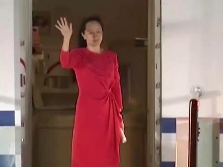 孟晚舟无罪回国!锁住她1028天的电子脚镣,还能释放高压电流? #孟晚舟 #电子脚镣