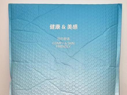 美好生活,尽在东方甄选🌸 自营针织亮片空调衫晴空蓝,坑条肌理能纵向拉伸视觉,小细节亮片是通过纱线织在面料上的,不是粘上去的。
#东方甄选 #东方甄选自营产品 #东方甄选服饰 #针织开衫 #蓝色治愈系