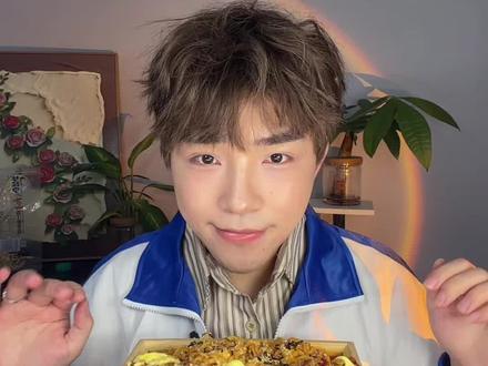 今天吃火鸡面包雪糕包炸鸡爽吃拼盘!今天巨香我直接好吃到哭了#火鸡面 #炸鸡 #美食拼盘 #深夜放毒 #火鸡面的神仙吃法