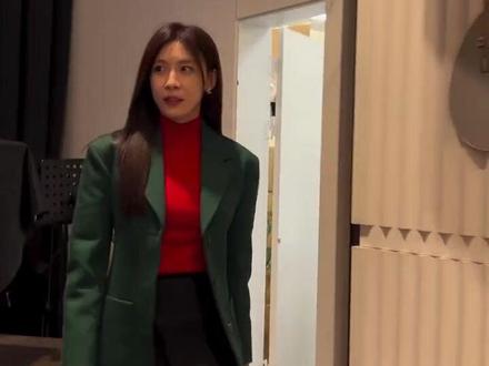 红花绿叶,浓烈又明艳! 👣河智苑。与朱智勋合作的权欲之巅(Climax)将于2026年3月16日首播。
#河智苑 #韩剧