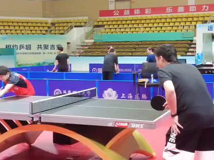 师徒俩太可爱啦,coco想秀下发球,结果…😂,为了缓解尴尬,捶下腰😂😂😂 莎莎训练中小嘴一直叭叭叭不停😜#小太阳孙颖莎#邱贻可#汗水不会辜负你 #努力成为更好的自己 cr:深大乒乓球俱乐部