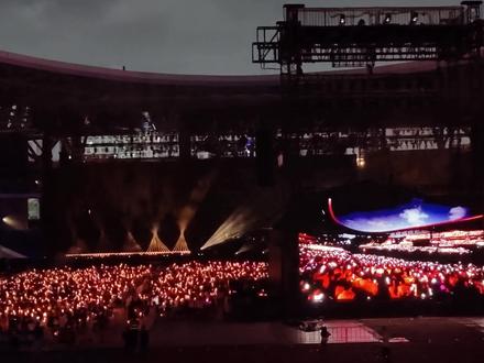 #夜曲一响上台领奖 #夜曲一响黄金万两 #温州周杰伦演唱会 据说后两天的夜曲被拿掉了,还好我在温州首场听到了🥹