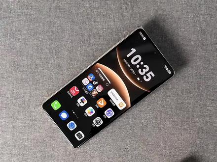 横测华为折叠手机,2026折叠屏该怎么选? 面对新发布的荣耀Magic V6和经典的华为折叠手机,很多朋友都在后台问我到底差在哪?这期视频多角度实测,看完你就知道怎么选。
#华为折叠手机 #华为matex7 #荣耀MagicV6 #手机评测 #手机推荐