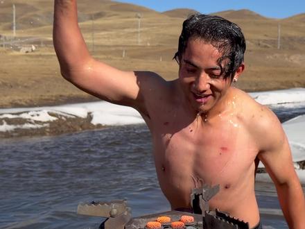 火鸡面牛排的一百种吃法,完代带您看看高原上冬游的时候该怎么吃 #美食#在拍一种很新的vlog #抖音美食推荐官 #火鸡面 #牛排 @抖音创作小助手 @抖音创作灵感 @DOU+上热门