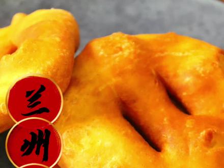 这是我和回民朋友学的“油香”做法,确实不错,唏嘛香的。#创作灵感 #回民美食 #油香 #自己做美食 #抖音美食 #爱生活爱美食 #美食教程 #兰州美食