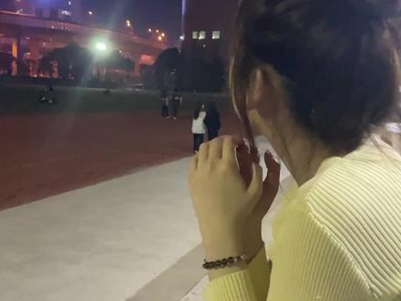 一直单身 真的会等到一个很好的人吗?(到底是谁把我闺蜜的恋爱谈走了?#大学 #闺蜜 #校园
