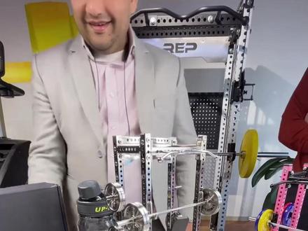 告别枯燥健身!这款哑铃挂件让你随时锻炼 #健身 #哑铃