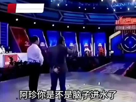 12月13日,香港。孙颖莎退出女单半决赛后带伤回到赛场,坚持出战今天第三场比赛:混双决赛,赛前孙颖莎安慰搭档王楚钦说自己没事,孙颖莎再次诠释"球不落地永不放弃".#孙颖莎赛前安慰王楚钦说自己没事#孙颖莎退赛