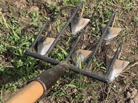 钉耙 翻地松土沟锄全钢三齿四五齿耙子多功能农用工具开荒除草翻土种菜#钉耙 #钢耙 #耙子 #五齿耙 #农用工具