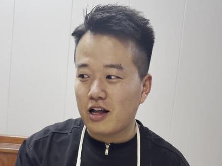 当初跟大远相亲确定关系后,家里人都不太支持,因为他家条件不是太好,但是他对我的种种好 和小细节让我确确实实感受到了这个男人的可靠,虽然娘娘的,却很有担当,婚后他也是一位合格的丈夫和有爱的父亲,今天随口一说想吃饺子,深夜包饺子又被他感动到了😁😁……