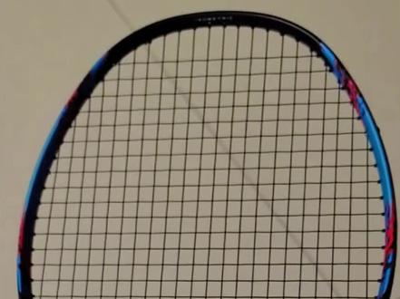 #羽毛球拍
专说冷门拍:尤尼克斯疾光370