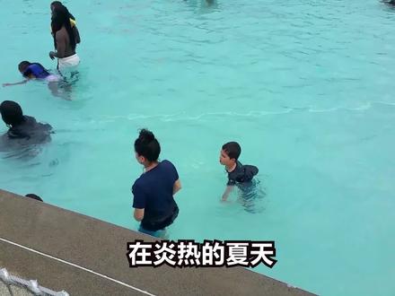 一进游泳池,为什么就想尿尿?如果有人在游泳池里尿尿怎么办? #萌知计划 #科普 #涨知识