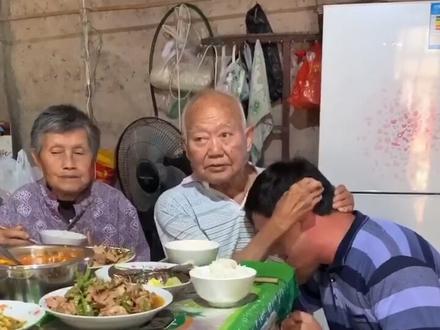 一首《送亲》改编。天大地大没有父母恩情大。海深江深没有父母恩情深#父爱如山 #母爱如海 #善待老人