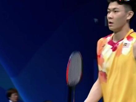 杭州第19届亚运会羽毛球团体赛首日比赛,李梓嘉第一局来个魔力转圈圈🤪☘️🏸#杭州第19届亚运会 #李梓嘉 #阿聪冲啊 #阿聪羽毛球 #阿聪羽毛球精选