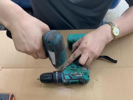 看一下有刷电钻和无刷电转的电机有啥区别#有刷电机和无刷电机的区别 #有刷电钻和无刷电钻的区别 #有刷电机转子 #无刷电机 #电动工具