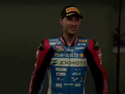 追风者.梦想与奋斗
瓦伦丁与张雪双向奔赴的故事
#内燃机永不落幕 #机车 #张雪 #故事