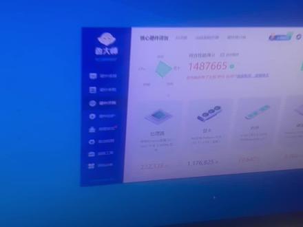 750Ti显卡,跑分过程卡住了,过一会直接出100多万分。超常发挥,神不神奇。#鲁大师跑分 #750ti神卡