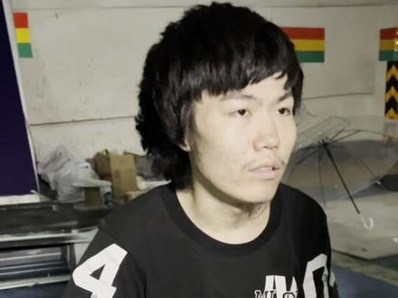 00后年轻小伙因和父母吵架后离家出走,蜗居地下停车场长达一年,即便生活十分窘迫,他却依旧拒绝我们的帮扶。愿他早日找到稳定工作,走出人生低谷,重新奔赴新的生活。