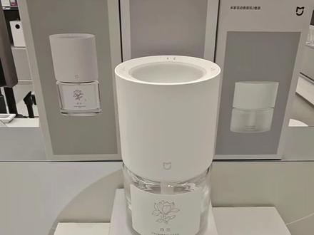 小米之家在售展陈的香氛机怎么选? 今天的样机数量少的可怜,但是目前大多数米家新开店基本上只有这款样机展陈的,一些老一点的门店会三款都有。再次提醒米家的香氛机都是室内使用的,不是车用的,防患于未然不要把这种香氛机放在车内,尤其是夏季。明日更新预告:冲牙器
最后大家讨论一下:你都把香氛机放在家里的哪里了呢?#香氛机 #米家香氛机