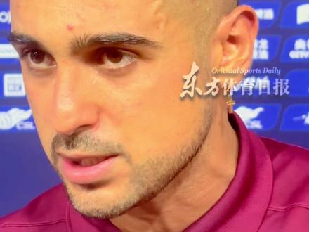 【东现场】莱昂纳多:看到比赛结束,我们的球迷在唱在跳很开心。要想争冠还是要一场一场去拼 #上海海港 #上海德比 #中超 #莱昂纳多