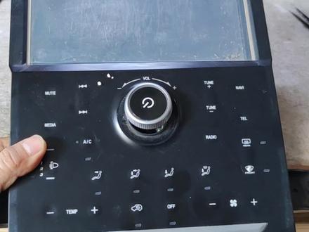 众泰SR7导航不开机维修,视频有点长,感谢大的观看。