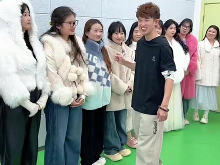 4. 猜猜谁的貂最贵? #爆笑 #办公室搞笑