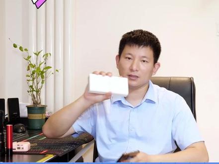 充电宝的选择一定要考虑容量、重量、体积等因素,不要只追求大容量,天天带着块大砖头出门哦!#充电宝 #移动电源 #手机充电 #快充充电宝