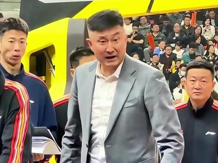 广东男篮绝杀的背后,更可喜的是胡明轩状态彻底复苏,后场和球队可以有更多选择点。#广东男篮#胡明轩状态全面复苏#胡明轩