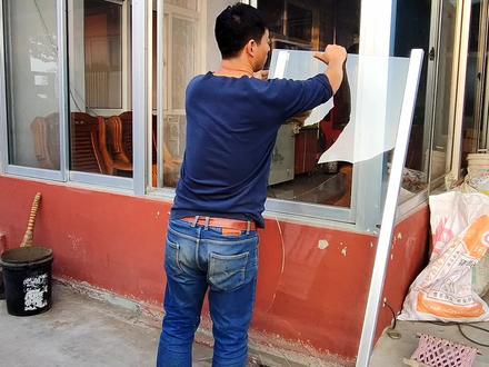 铝合金窗户的玻璃碎了怎么更换,小伙手把手教你,学会又省不少钱