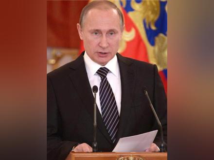 能源格局的大变天,霍尔木兹海峡封锁,给俄罗斯送来天赐良机!4 国际刑事法院敢对一国元首发逮捕令,西方围堵步步紧逼,甚至想在海外扣押俄罗斯军政要员做人质,这个世界真的要回到弱肉强食的丛林时代吗?核心矛盾早已摆上台面:西方妄图用司法打压、军事围堵、经济制裁三重枷锁困住俄罗斯,把大国博弈变成不讲规矩的单方面霸凌。更颠覆多数人认知的是,普京没有选择隐忍退让,而是直接签署重磅法令,向全世界划出红线:任何国家胆敢逮捕俄罗斯高层,等同于直接对俄罗斯宣战,俄军有权立刻出兵营救。#硬核深度计划#全球创作者计划#零基础看懂全球#时代的荣耀#俄罗斯