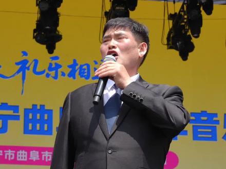 你就是朱之文!大衣哥朱之文就是接地气啊,在新青年试音《月满西楼》都大大方方的让观众看! #大衣哥朱之文 #朱之文 #月满西楼 #济宁新青年音乐节
